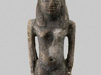 Aeg V 28  Aeg V 28, Statuette, Brauner Ton, H 10,5 cm, B 3,3 cm, T 2,2 cm, : Bestandskatalog Ägypten, Museumsfoto: Claus Cordes